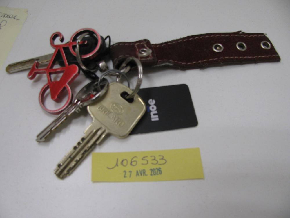 Clés : N° 2026002155 Trouvé(e) le : Mon Apr 27 00:00:00 CEST 2026