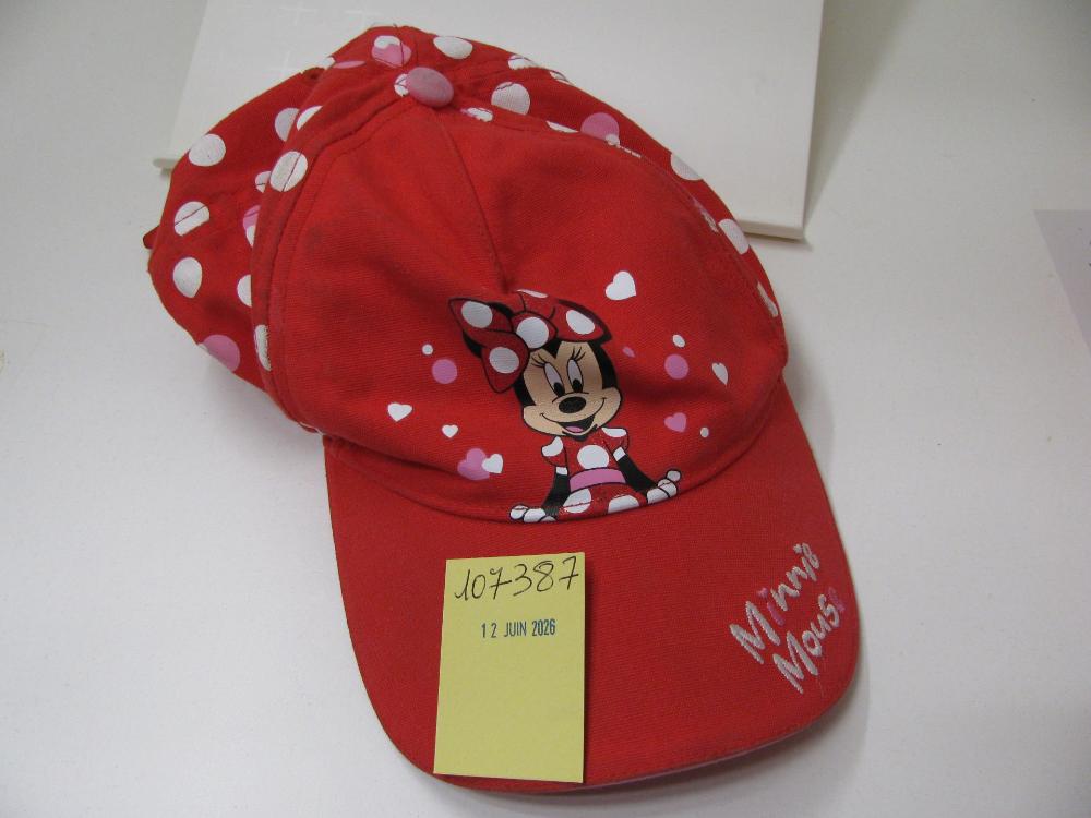 Vêtements, chaussures, accessoires : N° 2026003009 Trouvé(e) le : Fri Jun 12 00:00:00 CEST 2026