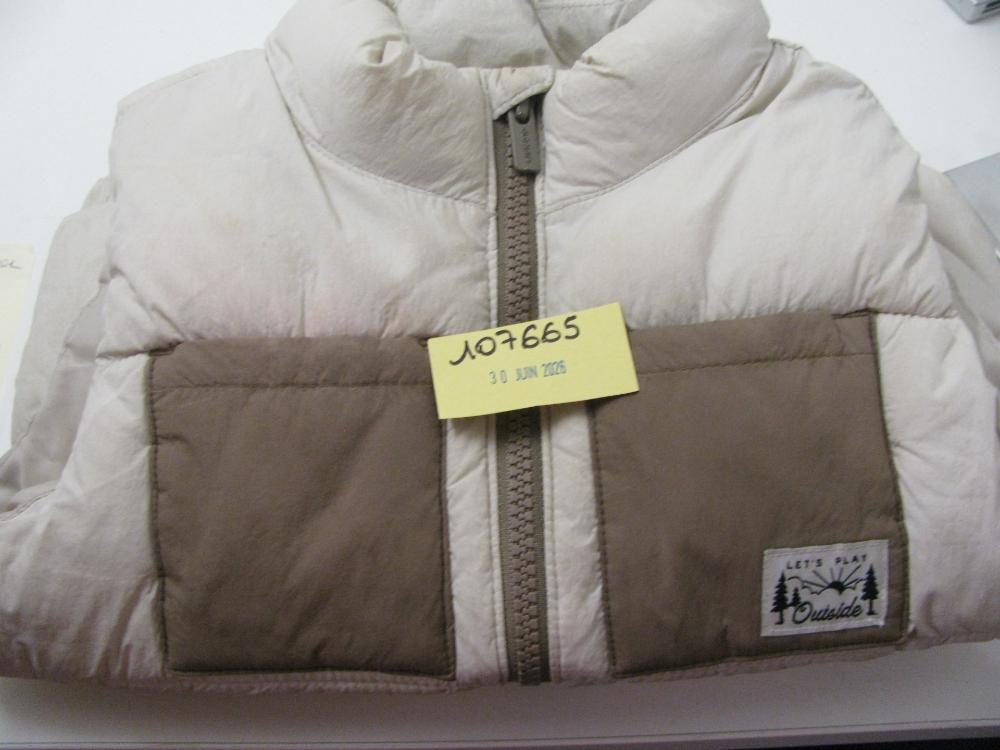 Vêtements, chaussures, accessoires : N° 2026003287 Trouvé(e) le : Tue Jun 30 00:00:00 CEST 2026