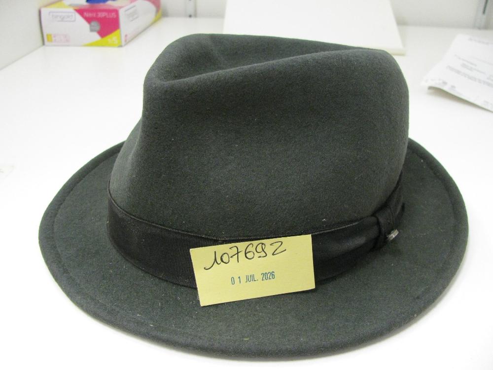 Vêtements, chaussures, accessoires : N° 2026003314 Trouvé(e) le : Wed Jul 01 00:00:00 CEST 2026