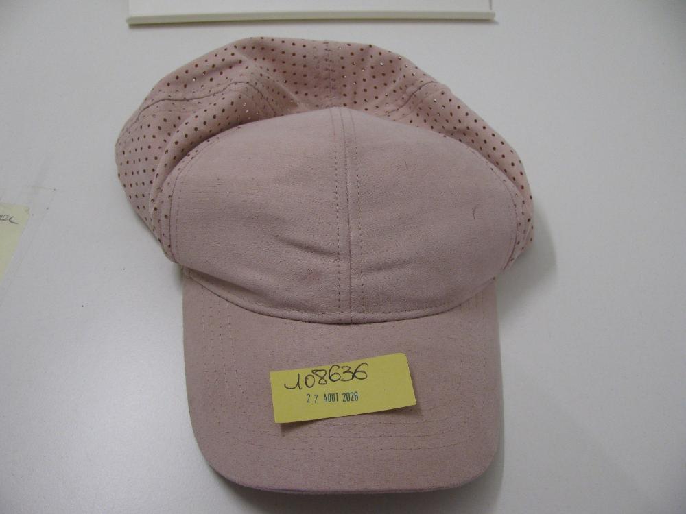 Vêtements, chaussures, accessoires : N° 2026004258 Trouvé(e) le : Thu Aug 27 00:00:00 CEST 2026