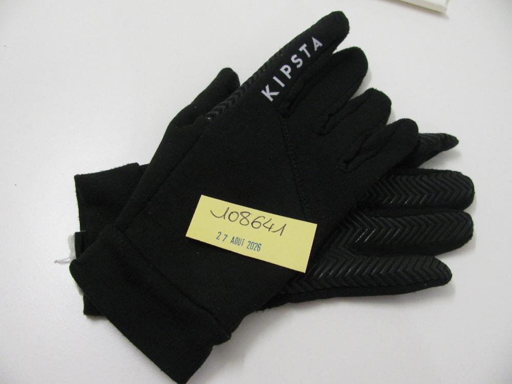 Vêtements, chaussures, accessoires : N° 2026004263 Trouvé(e) le : Thu Aug 27 00:00:00 CEST 2026
