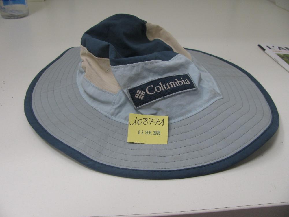 Vêtements, chaussures, accessoires : N° 2026004393 Trouvé(e) le : Thu Sep 03 00:00:00 CEST 2026
