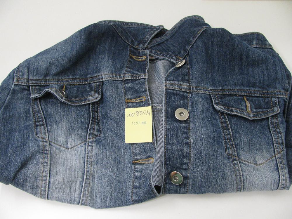 Vêtements, chaussures, accessoires : N° 2026004516 Trouvé(e) le : Thu Sep 10 00:00:00 CEST 2026