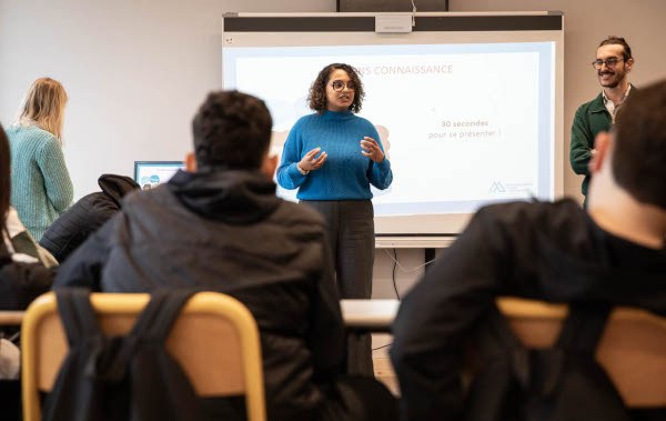 La mini-entreprise devra reverser 20% des revenus qu'elle aura tiré de ses ventes à une association de son choix. Photo : Elyxandro Cegarra